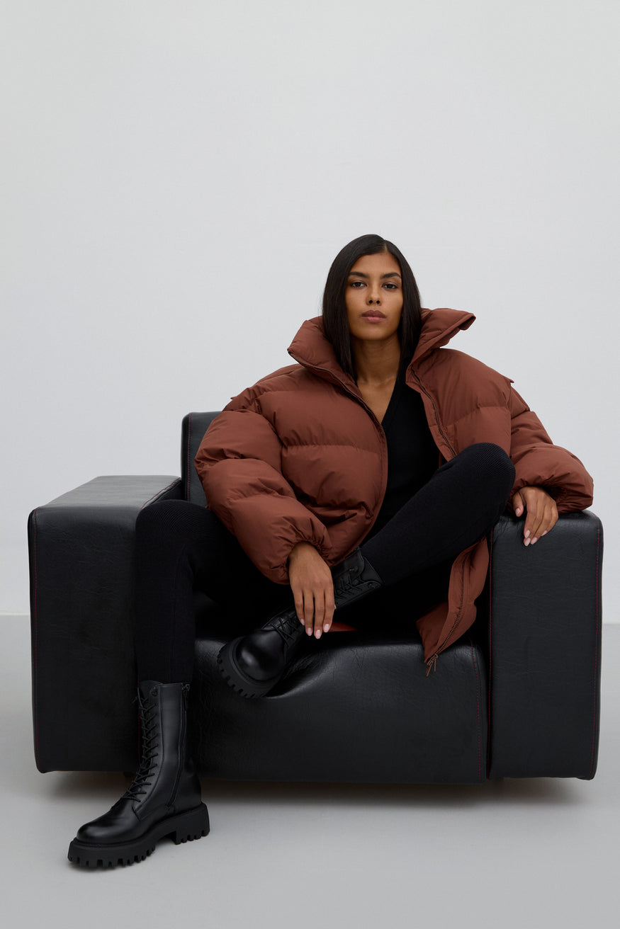 Schwarze Damen-Stiefeletten mit Plateau, gefertigt aus hochwertigem italienischem Echtleder.