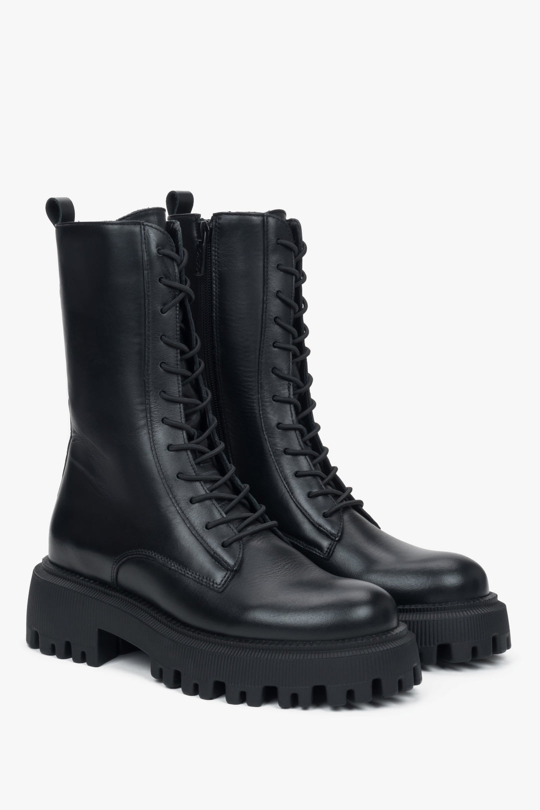 Schwarze Damen-Stiefeletten mit Plateau, gefertigt aus hochwertigem italienischem Echtleder.