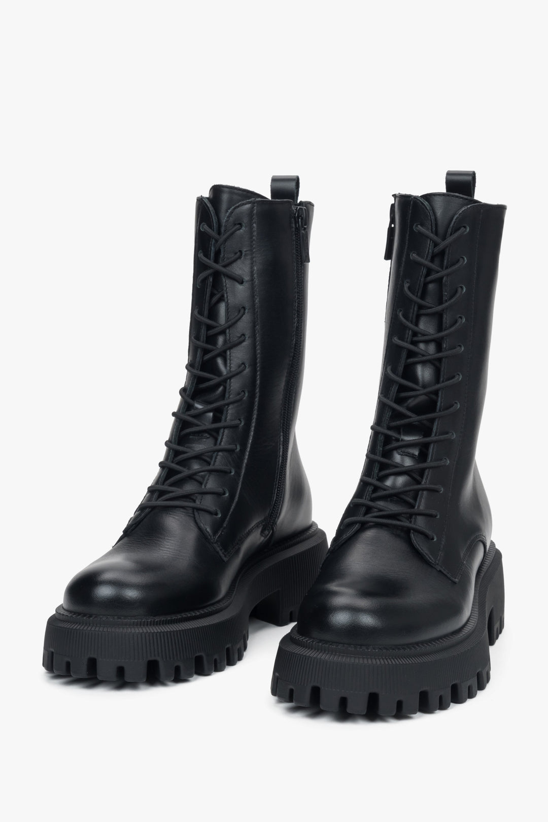 Modische Plateau-Stiefeletten, die jedem Look eine coole Note verleihen und die Beine optisch verlängern.