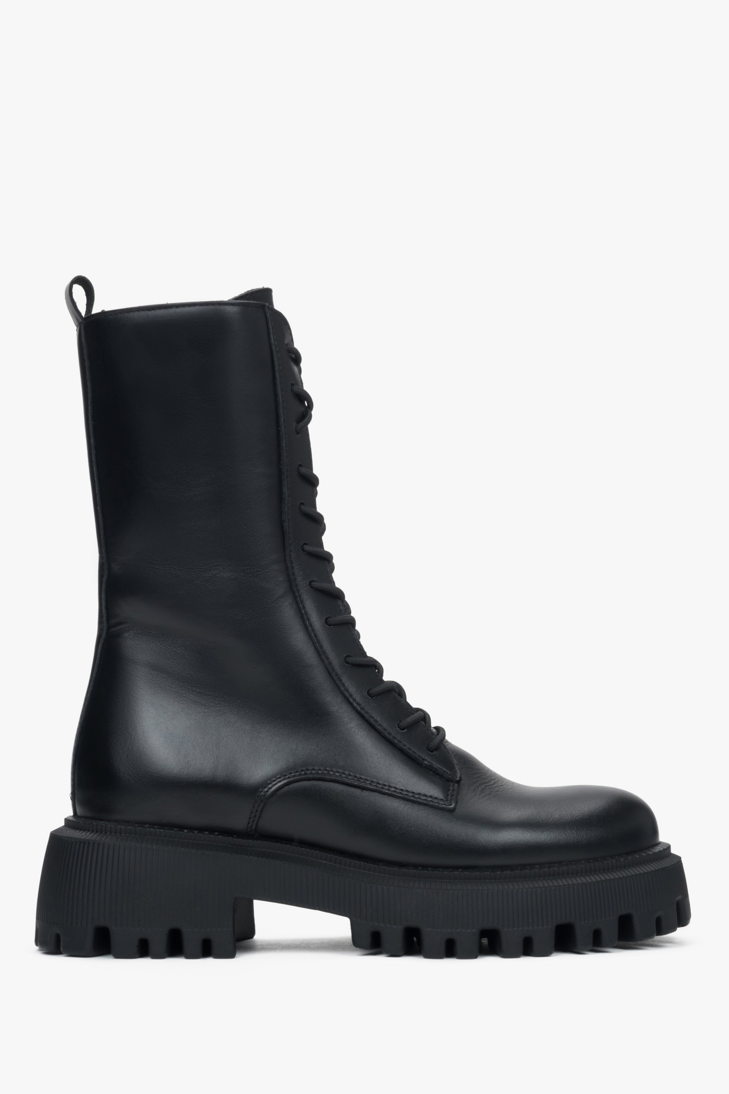 Schwarze Damen-Plateau-Stiefeletten aus Leder.