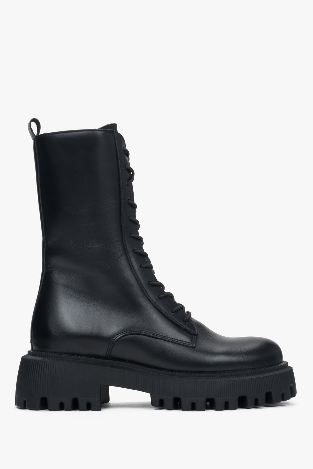 Schwarze Damen-Plateau-Stiefeletten aus Leder.