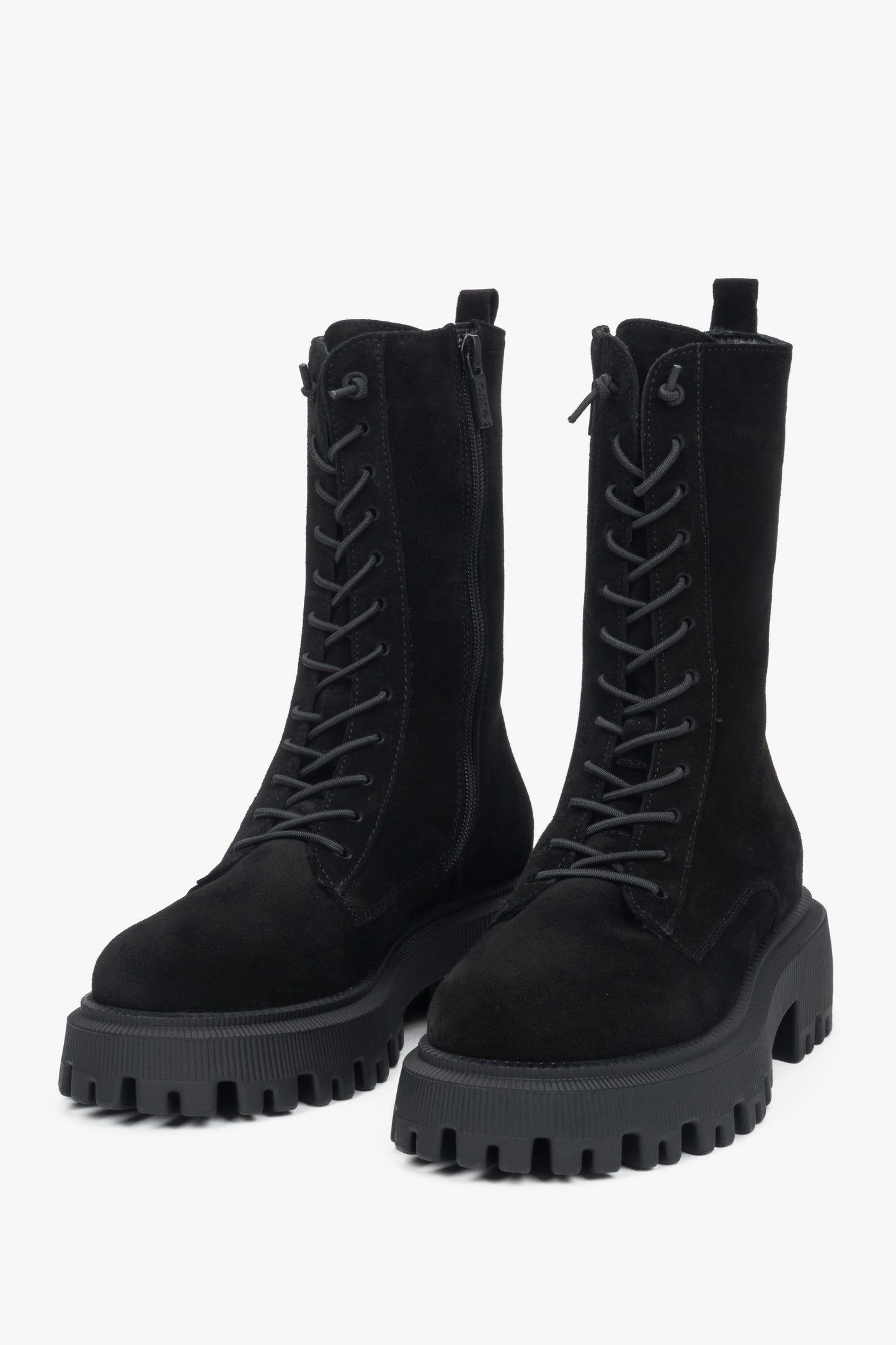 Schwarze Damen-Boots von Estro aus luxuriösem italienischem Premium-Velours.