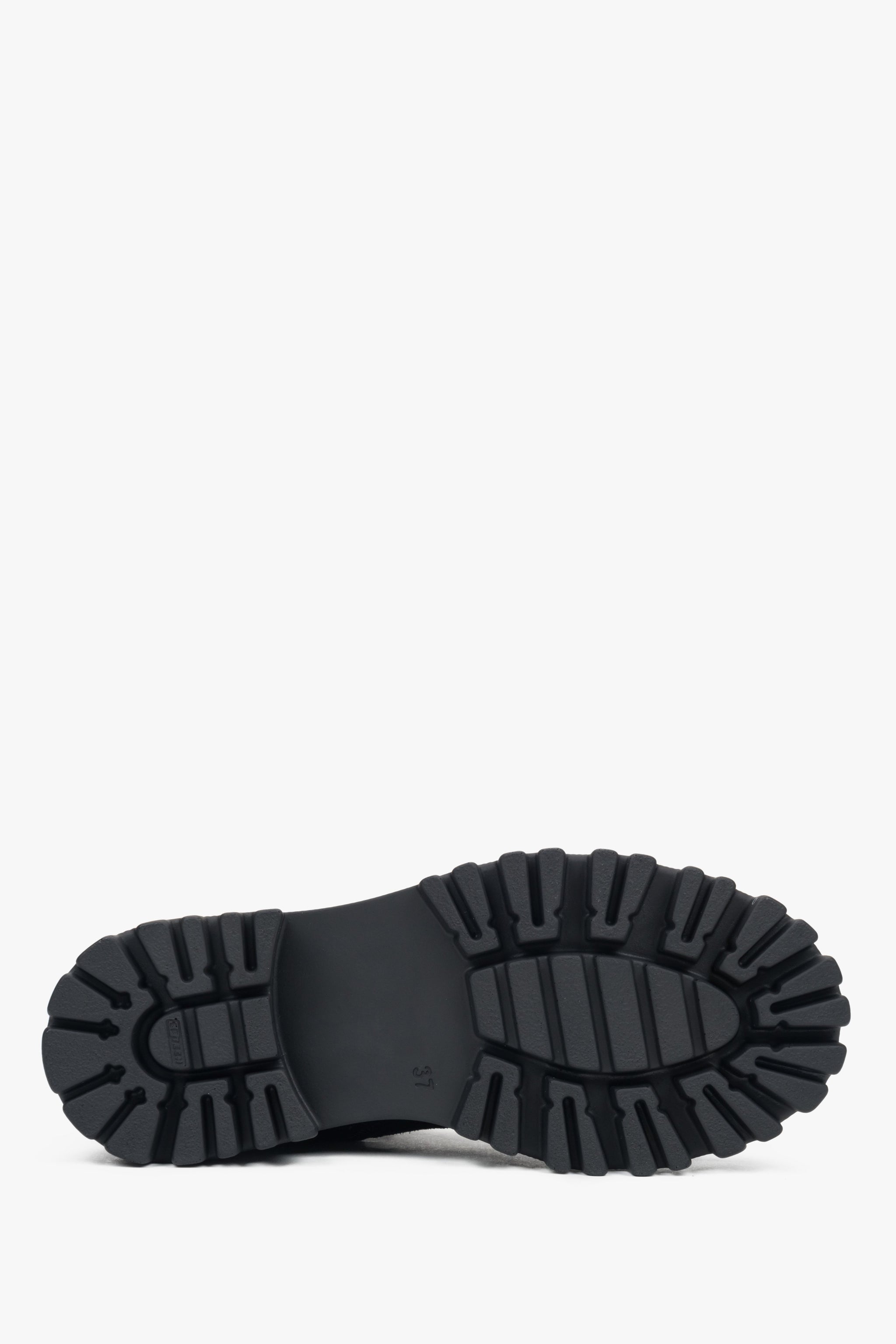 Hohe schwarze Combat-Boots aus italienischem Velours von Estro – Nahaufnahme der Sohle.
