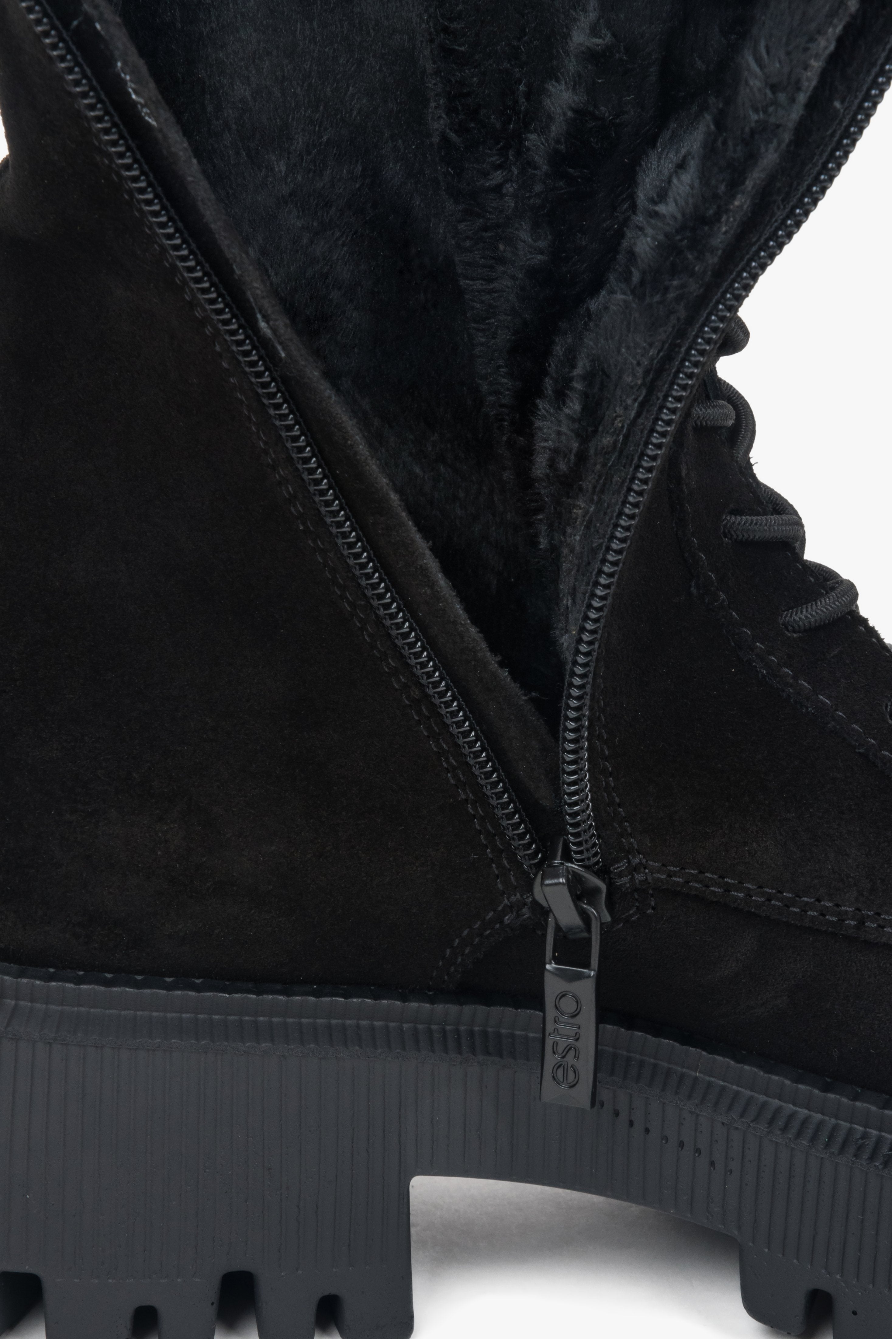 Hohe schwarze Combat-Boots aus hochwertigem italienischem Velours von Estro.