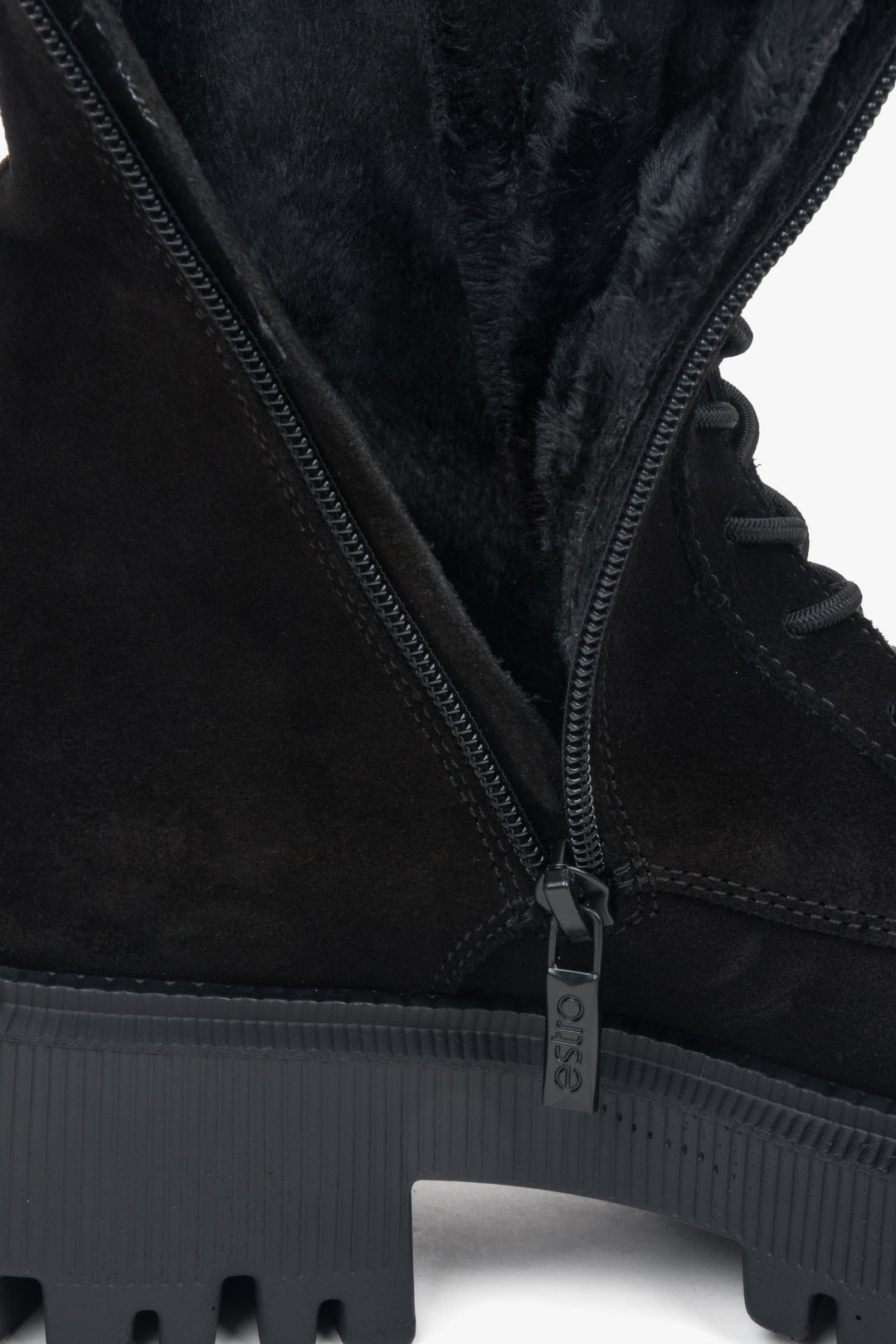 Hohe schwarze Combat-Boots aus hochwertigem italienischem Velours von Estro.