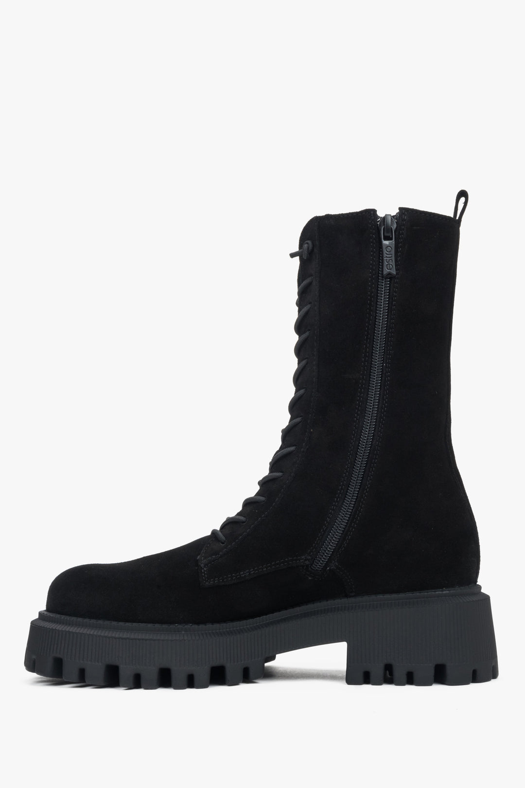 Schwarze Damen-Boots von Estro. Hoher Stil, gefertigt aus italienischem Premium-Velours.