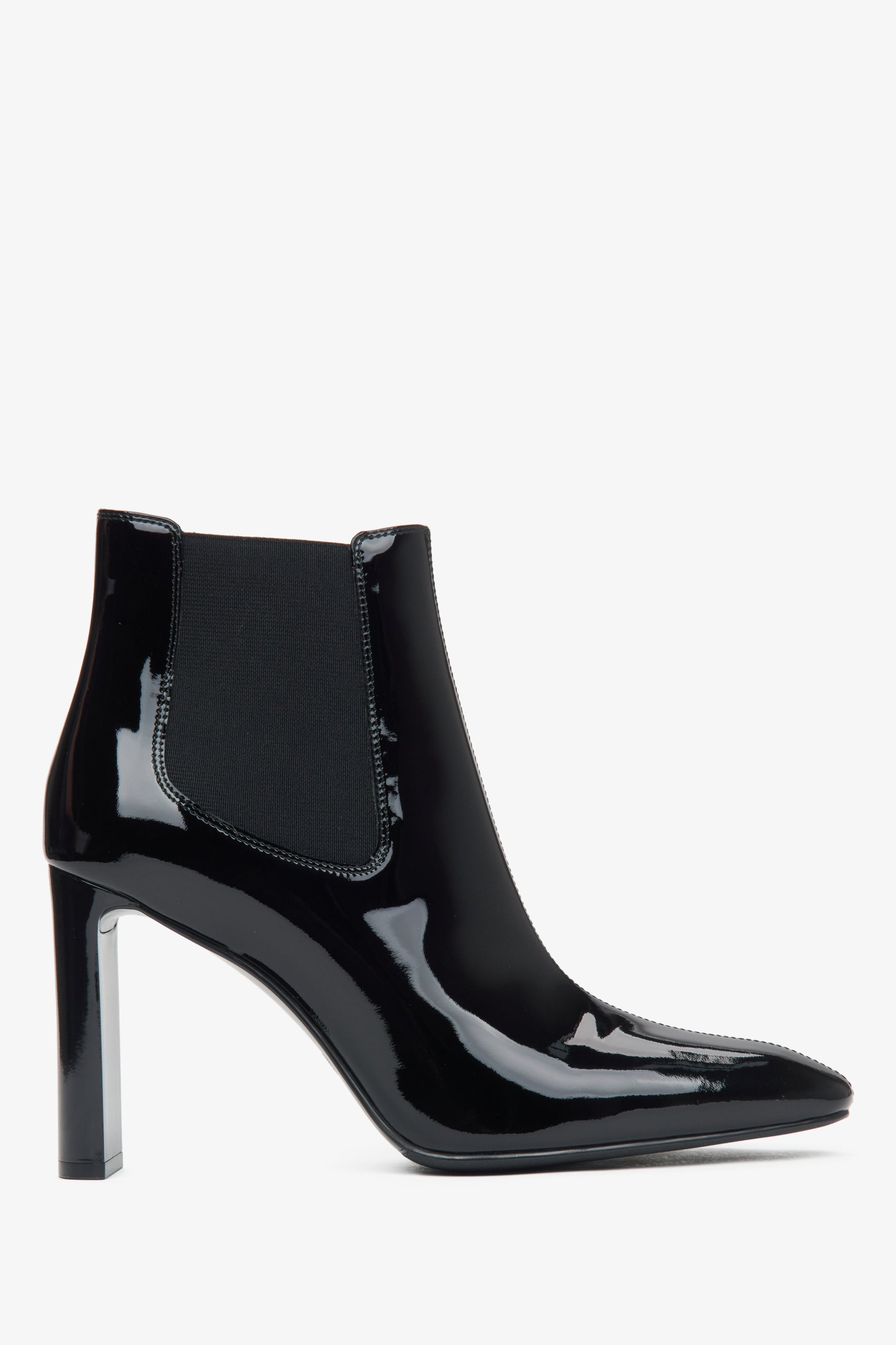 Schwarze Damen-Stiefelette aus edlem Lackleder mit markantem Blockabsatz Estro ER00115904.