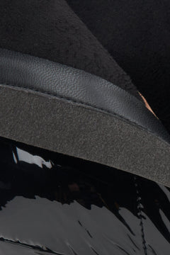 Damen-Lederstiefeletten in Schwarz auf Stilettoabsatz von Estro – Nahaufnahme des Innenraums.