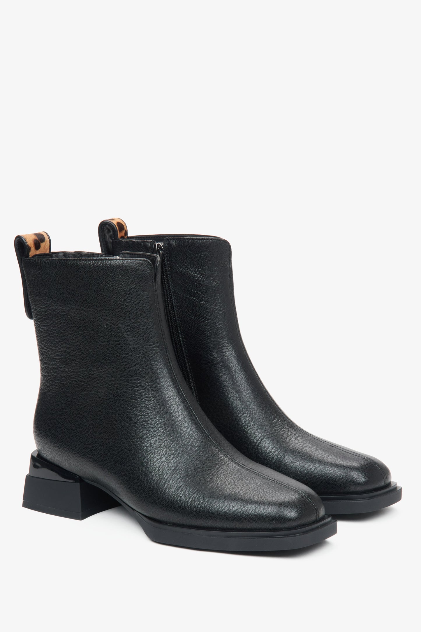 Schwarze Damen-Lederstiefeletten mit niedrigem Absatz von Estro.