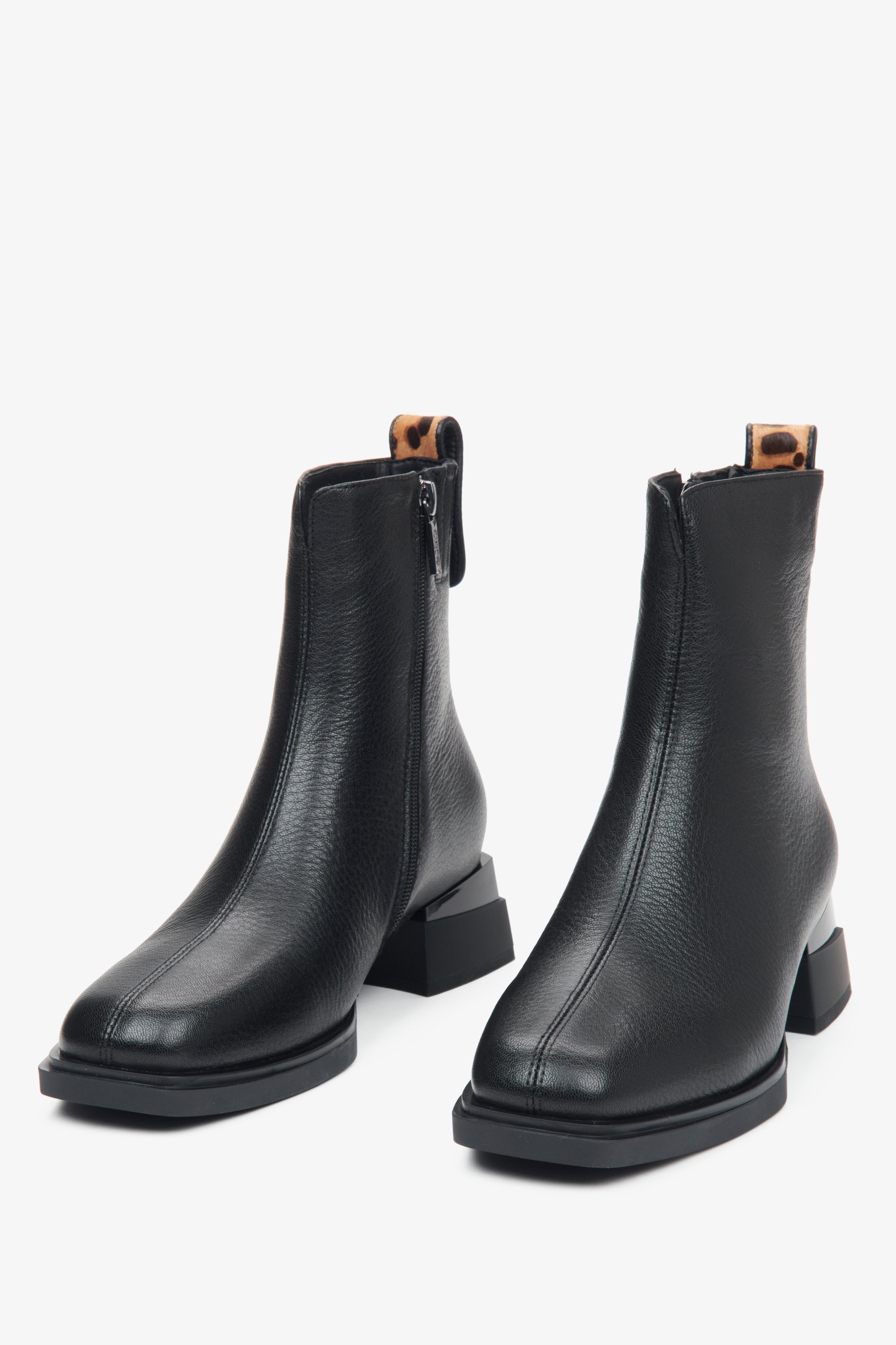 Damen-Lederstiefeletten mit Absatz von Estro – Vorderansicht des Modells.