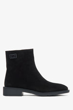 Schwarze Damen-Stiefelette aus Velours mit leichter Fütterung Estro ER00115890.