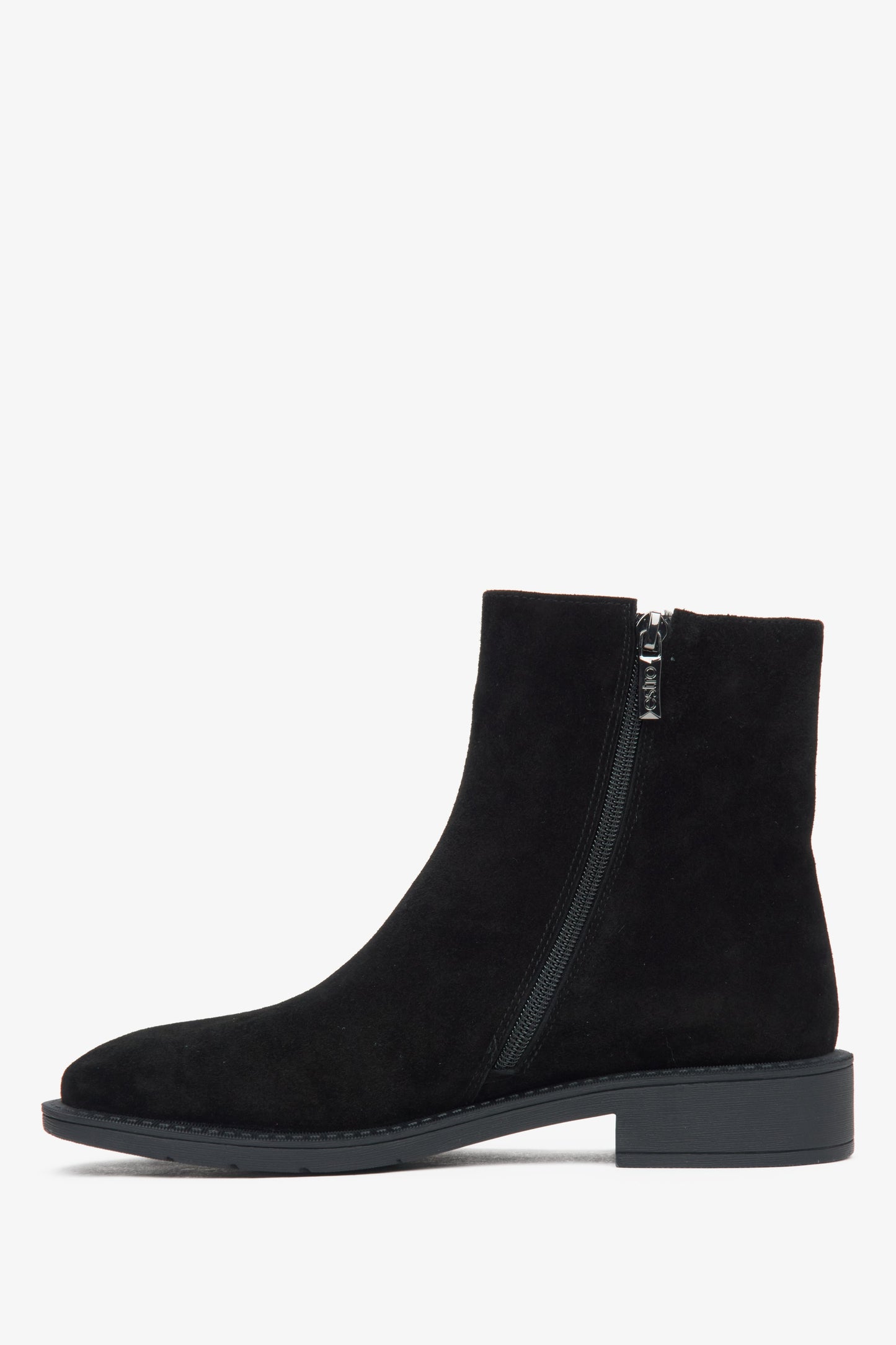 Schwarze Damen-Stiefeletten aus echtem Velours mit leichter Isolierung von Estro – Schuhprofil.