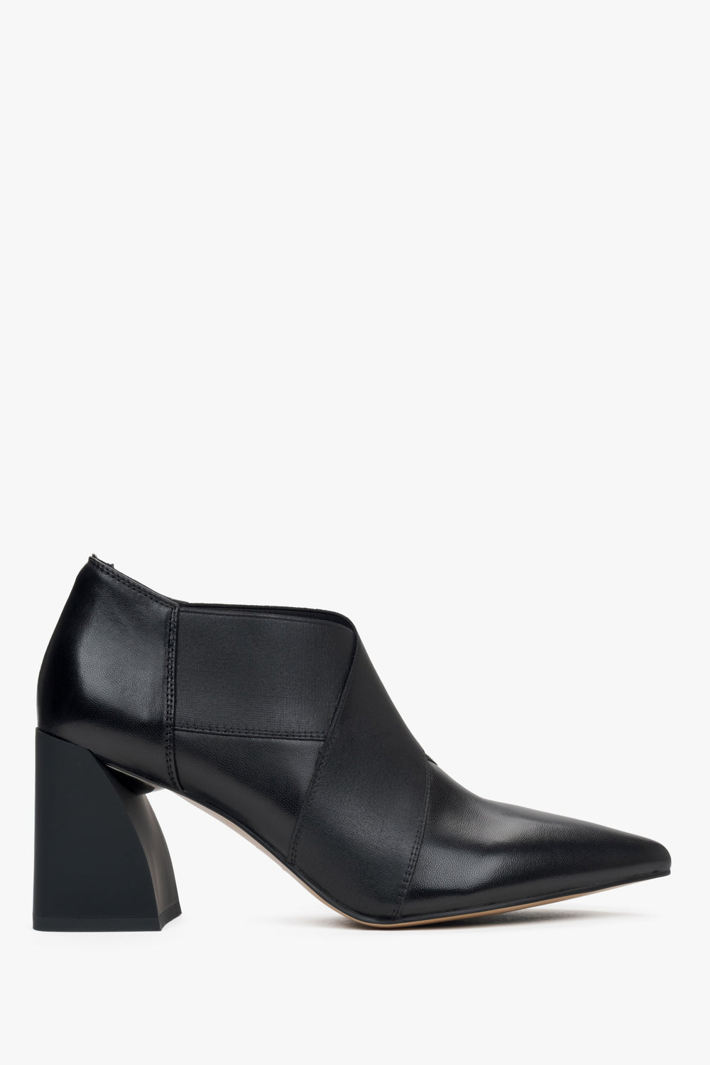 Schwarze Damen-Stiefelette mit spitzer Kappe und stabilem Blockabsatz Estro ER00115907.