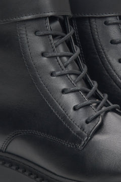 Schwarze Leder-Stiefeletten von Estro – Details.