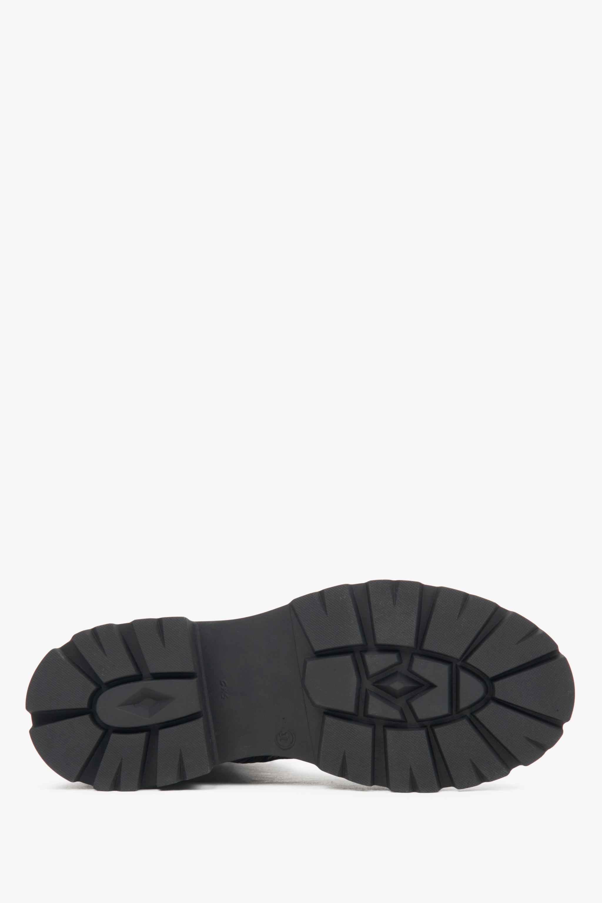 Schwarze Leder-Stiefeletten von Estro – Nahaufnahme der Sohle.