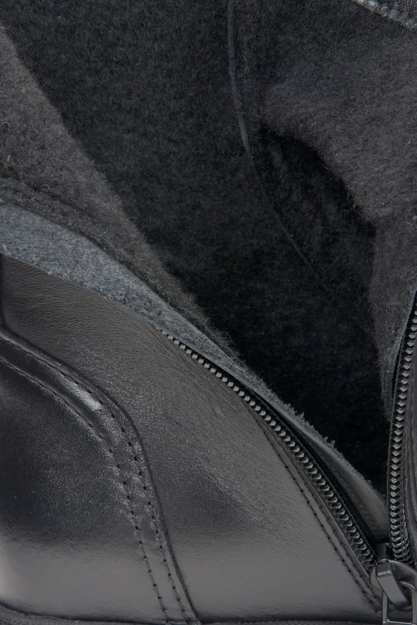 Damen-Stiefeletten in Schwarz von Estro – Nahaufnahme des Futters.