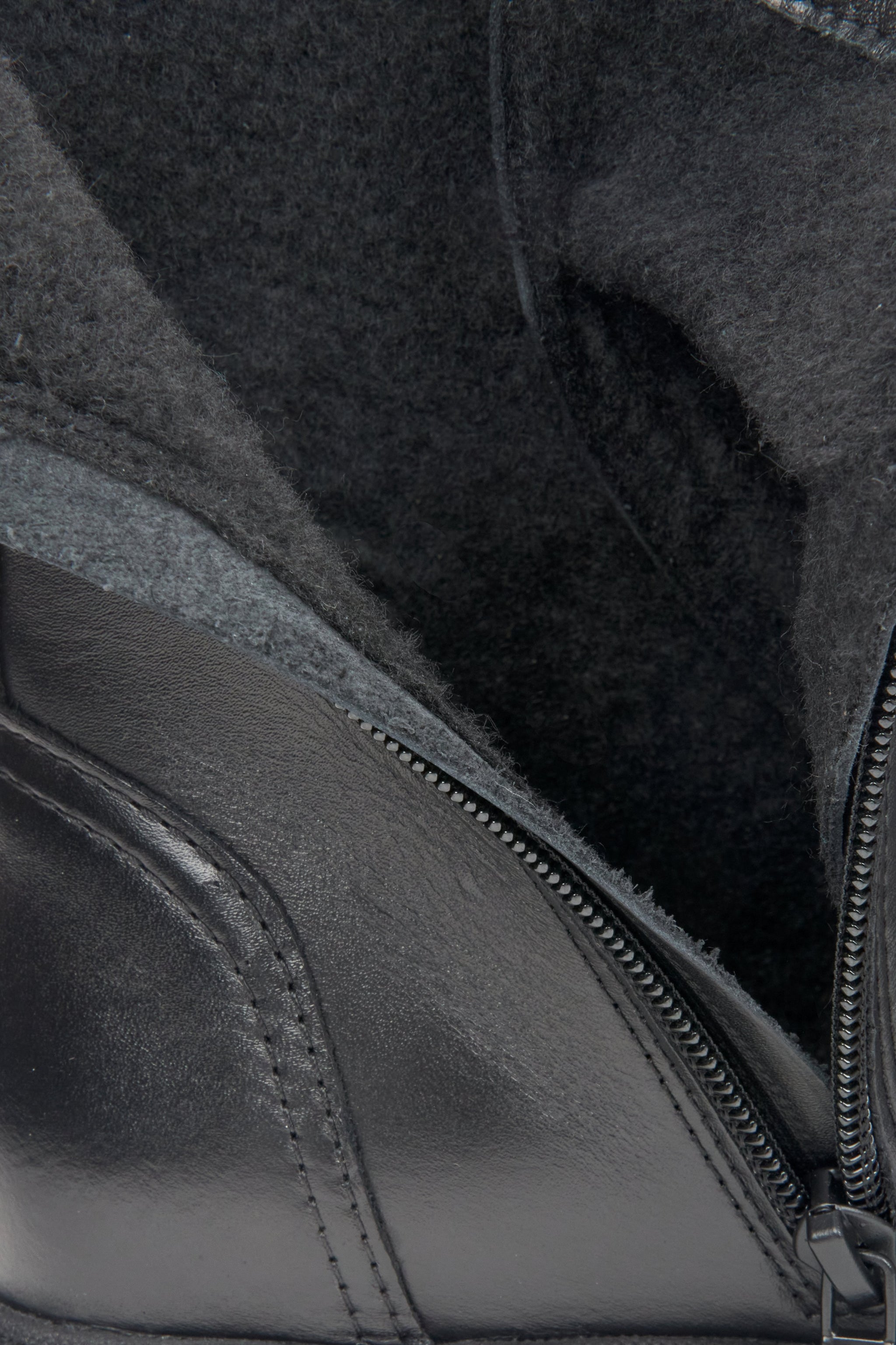Damen-Stiefeletten in Schwarz von Estro – Nahaufnahme des Futters.