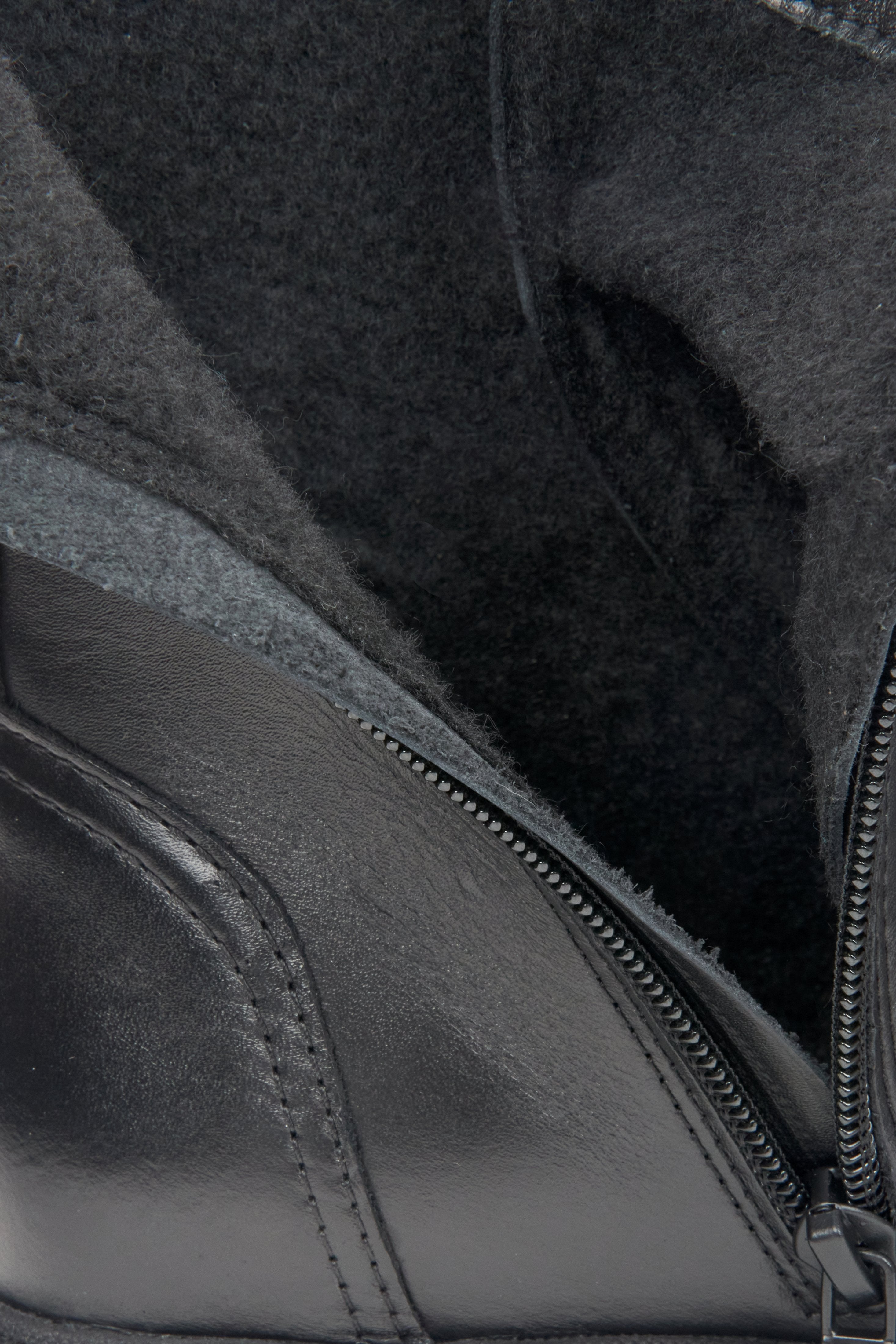 Damen-Stiefeletten in Schwarz von Estro – Nahaufnahme des Futters.