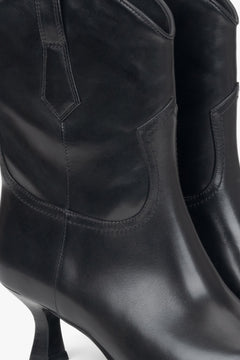 Modische schwarze Stiefeletten mit spitzem Zehenbereich, Estro ER00116136