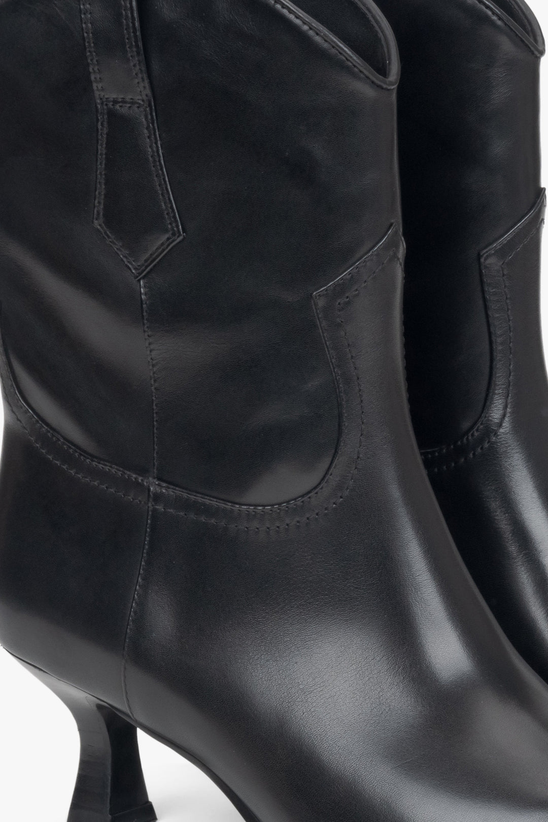 Modische schwarze Stiefeletten mit spitzem Zehenbereich, Estro ER00116136