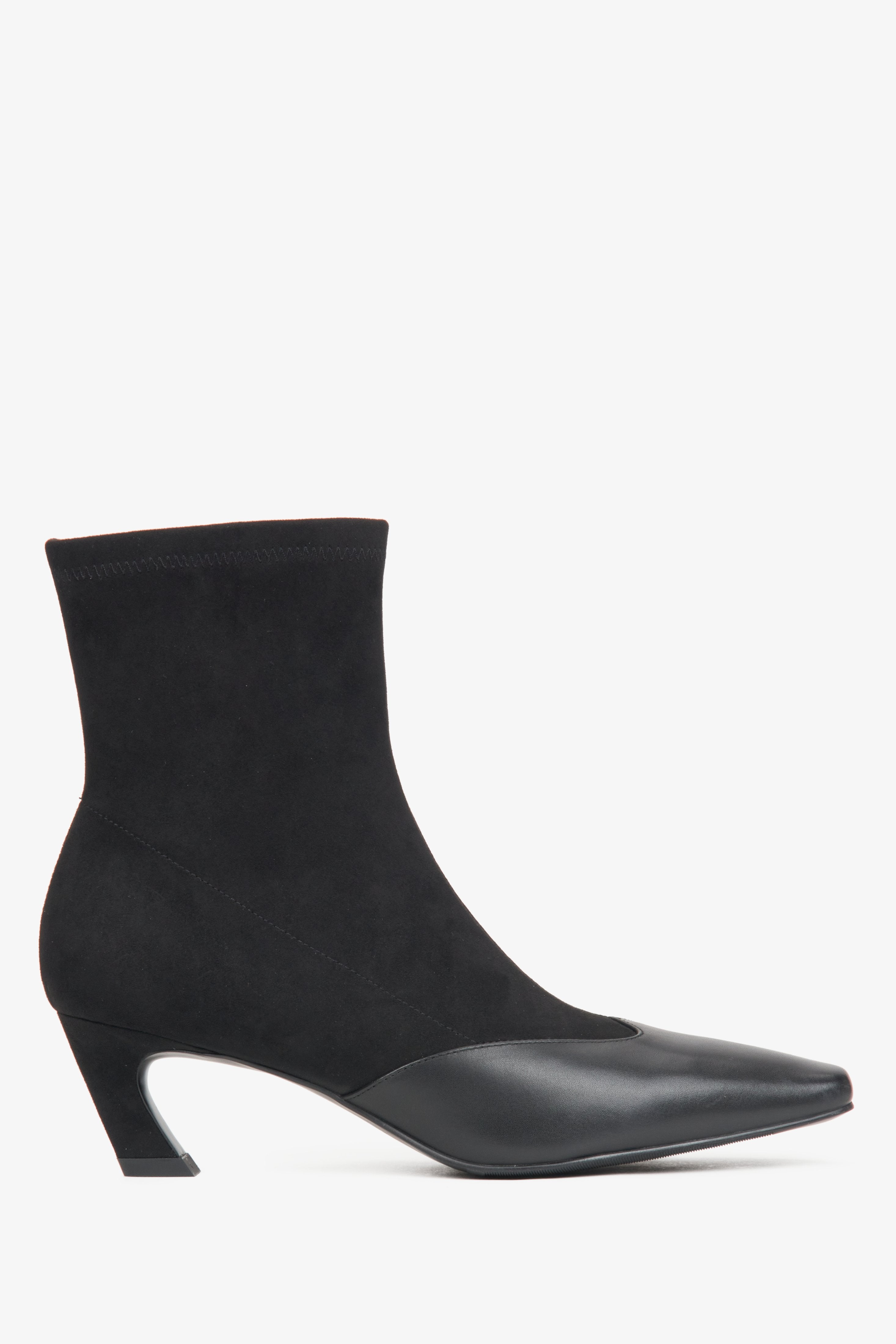 Damenstiefeletten in Schwarz mit niedrigem Absatz aus weichem Textil und Leder Estro ER00116170.