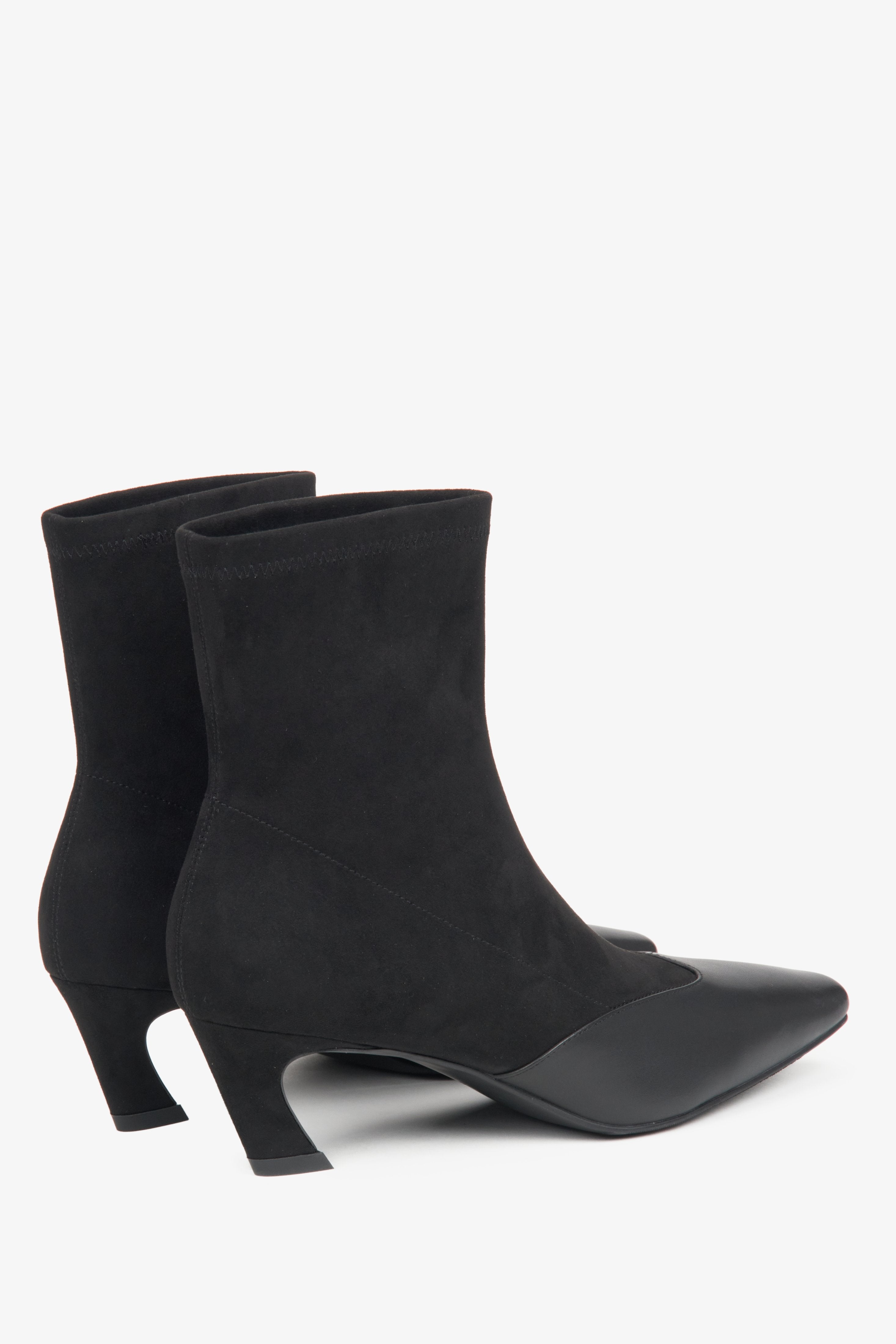 Stilvolle Damen-Stiefeletten in Schwarz aus Leder und weichen Textilien mit niedrigem Absatz von Estro.