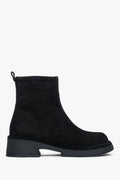Profilansicht der schwarzen Damen-Stiefeletten aus Natur-Velours mit Blockabsatz