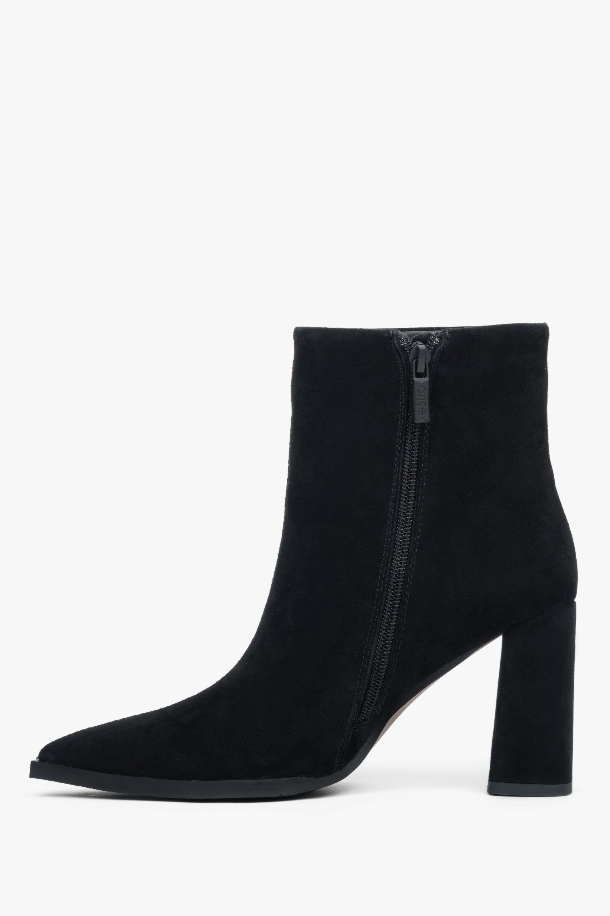 Flache Profilansicht der Innenseite mit dem praktischen seitlichen Reißverschluss 