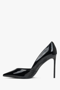 Seitliche Ansicht des eleganten schwarzen Damen-Stilettos mit aufgebogener Spitze