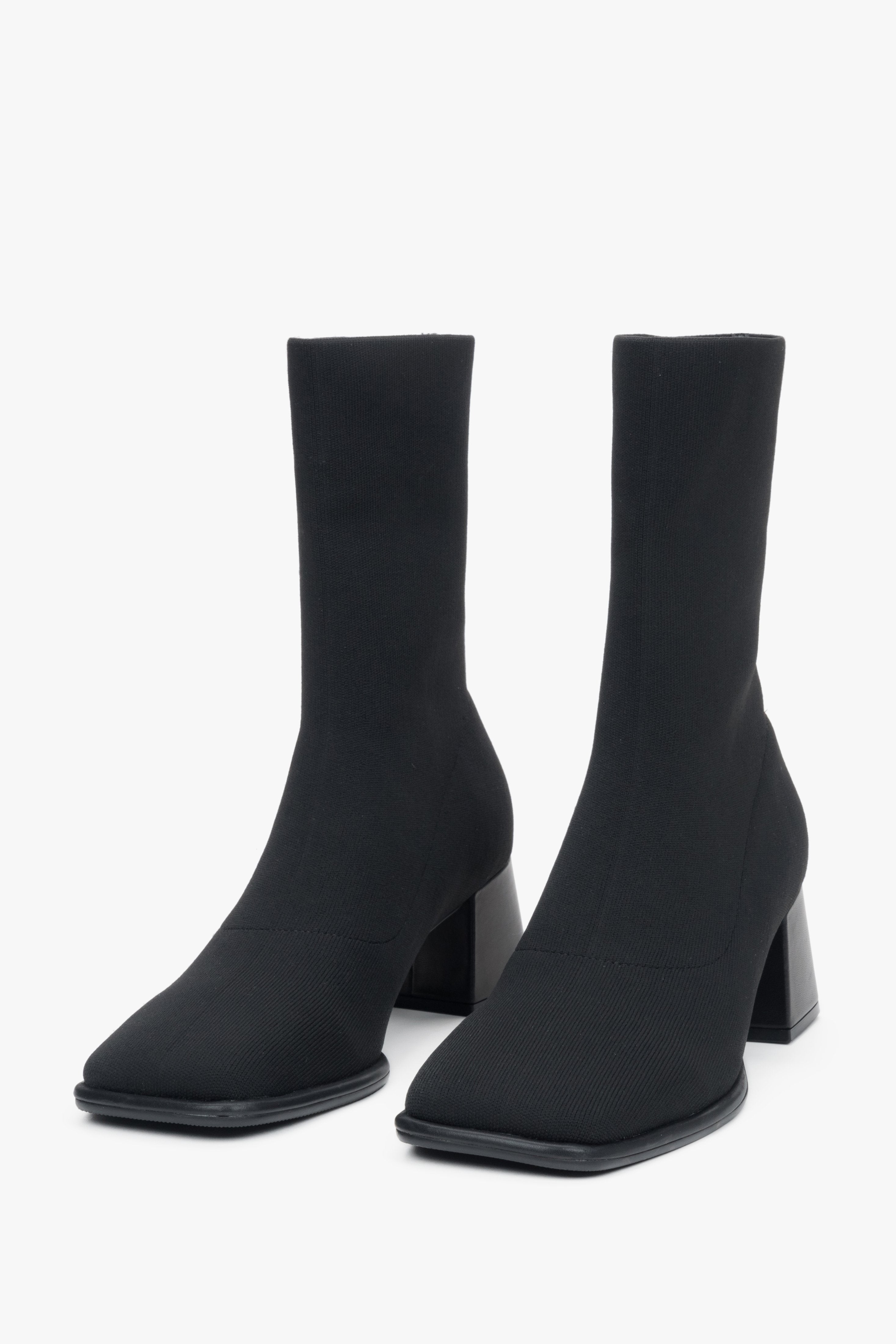 Damen-Stiefeletten in Schwarz mit niedrigem Absatz und weichem Schaft von Estro.
