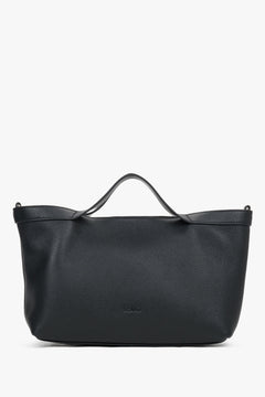 Frontale Ansicht der schwarzen Tote-Bag aus genarbtem Echtleder mit kurzen Griffen 