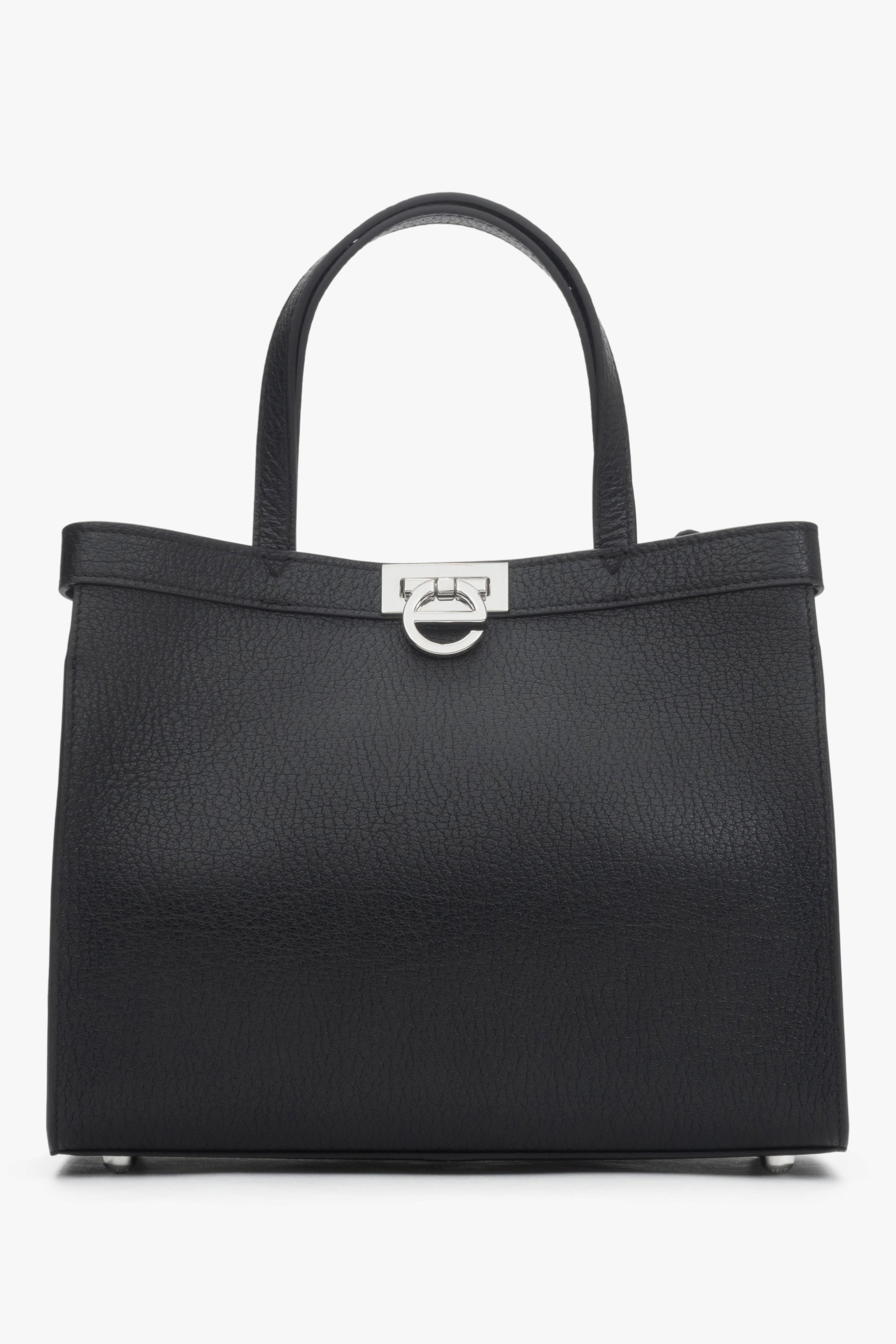 Frontansicht der schwarzen Damen Tote-Bag aus Naturleder ziert mit silbernem Verschluss.
