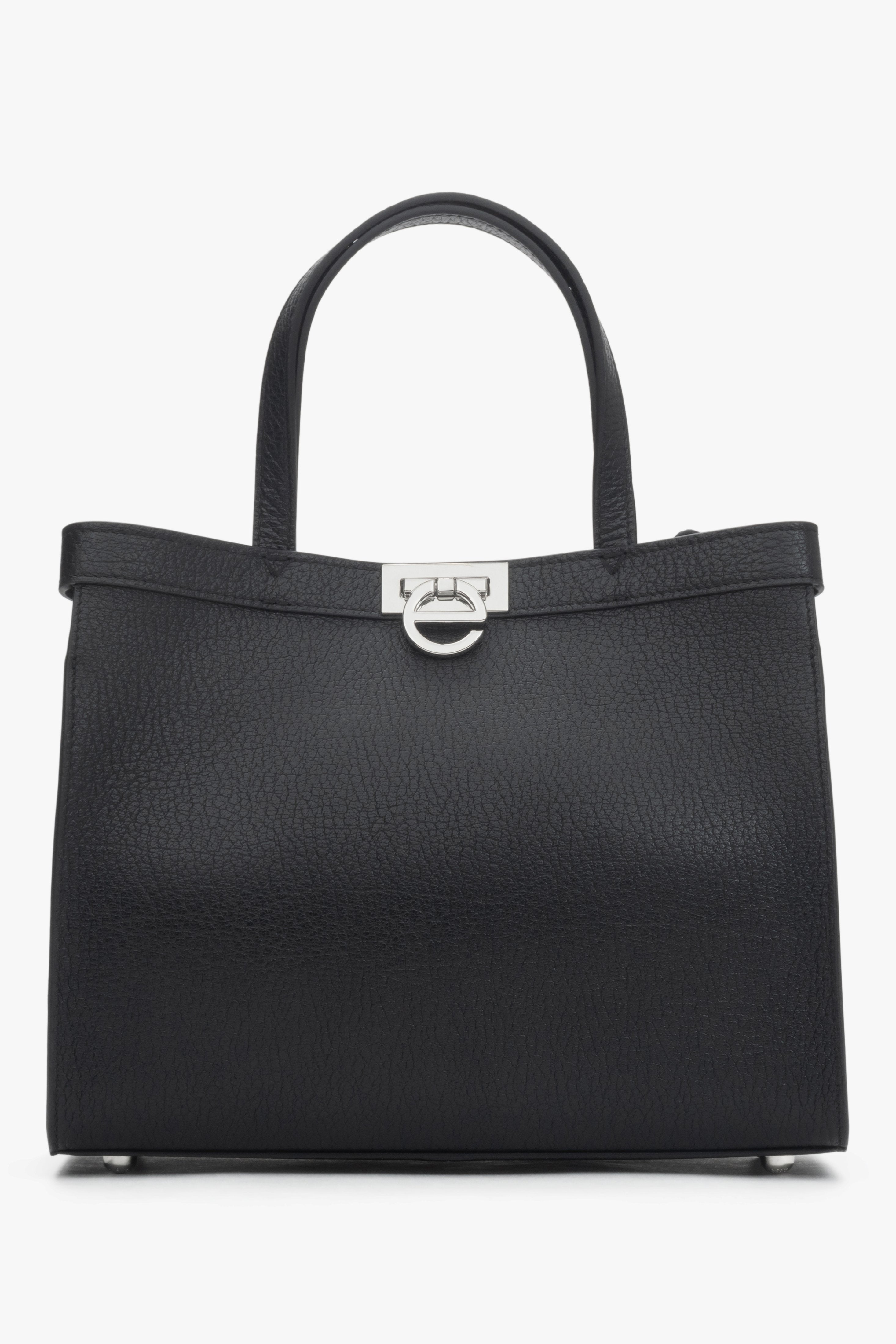 Frontansicht der schwarzen Damen Tote-Bag aus Naturleder ziert mit silbernem Verschluss.