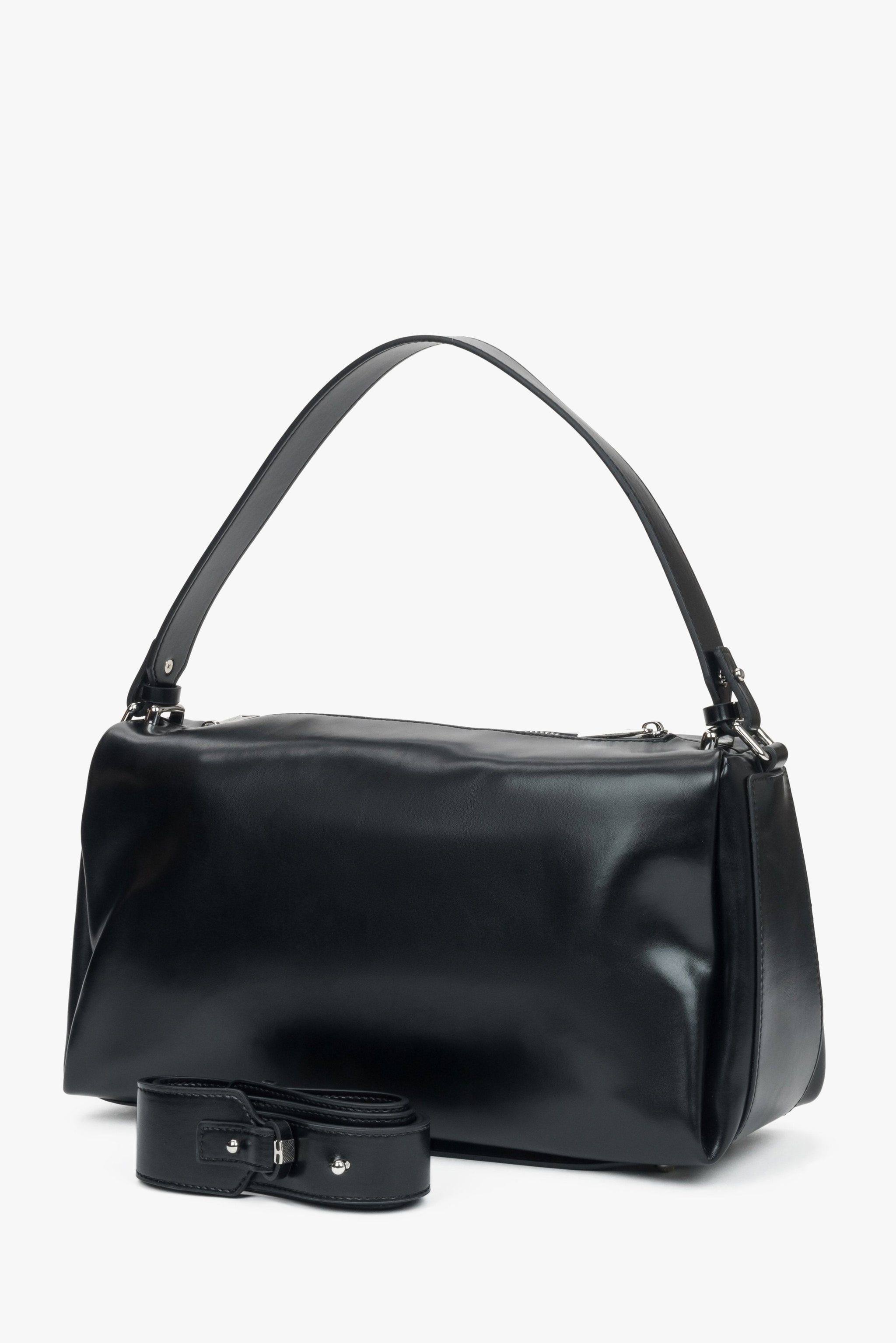 Elegante schwarze Damen-Umhängetasche von Estro aus hochwertigem Naturleder.