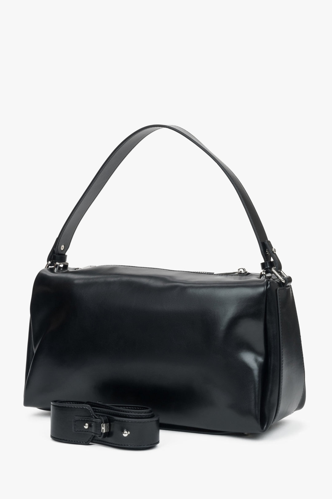 Elegante schwarze Damen-Umhängetasche von Estro aus hochwertigem Naturleder.
