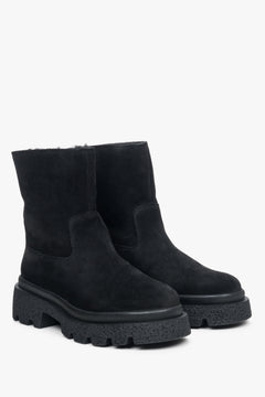 Schwarze Damenstiefeletten aus Veloursleder von Estro.