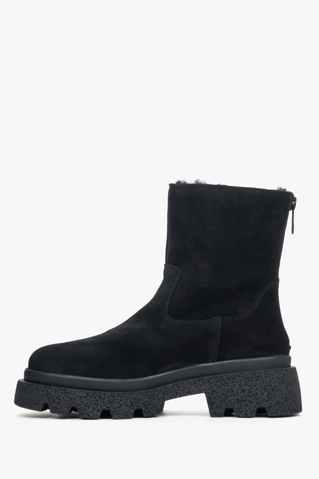 Damen-Winterstiefeletten aus natürlichem schwarzem Veloursleder Estro – Schuhprofil.