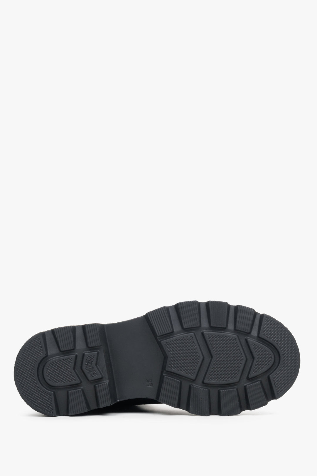 Schwarze Damenstiefeletten aus Veloursleder Estro – Nahaufnahme der Sohle.