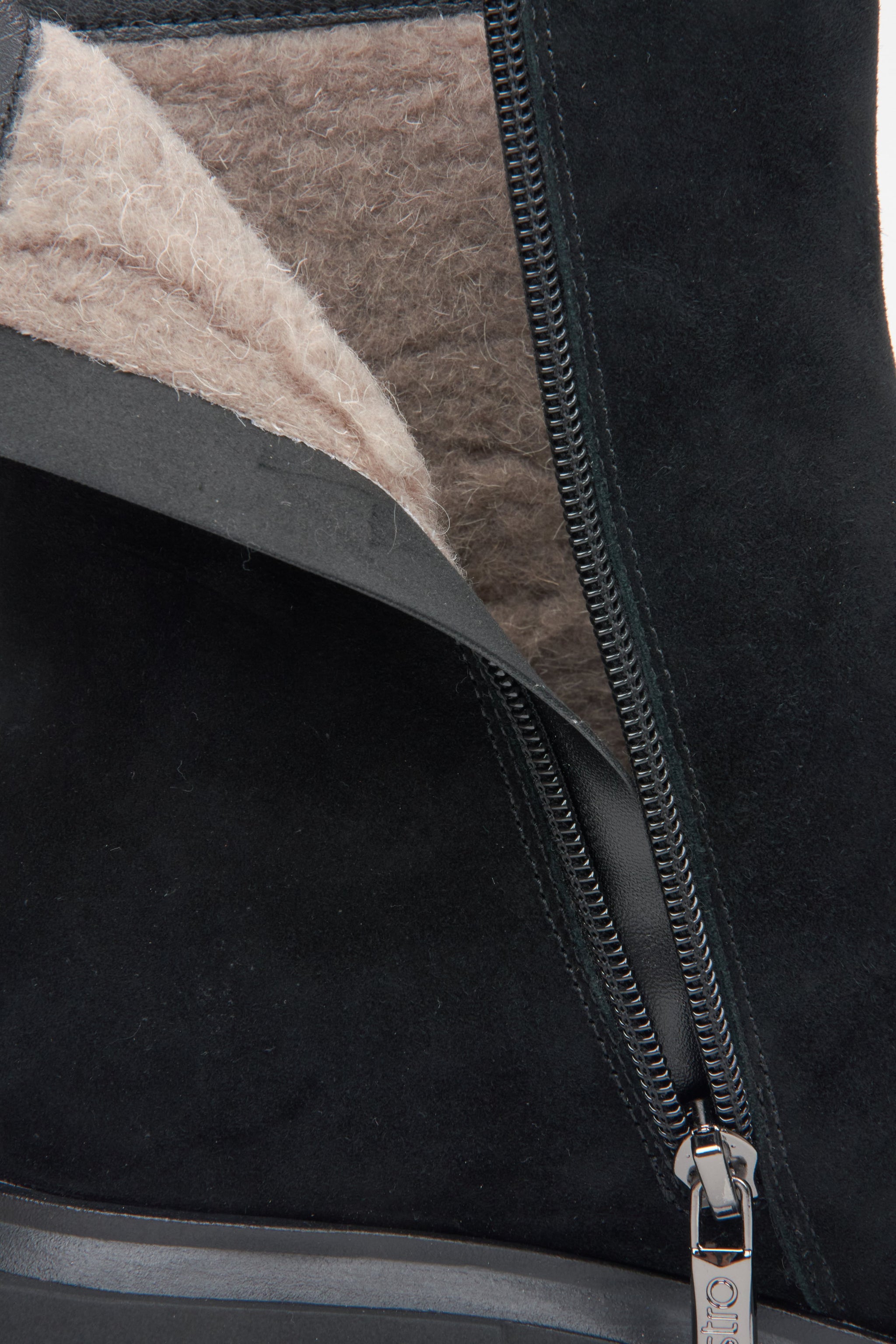 Damen-Winterstiefeletten in Schwarz aus echtem Velours mit Wollfutter von Estro – warmes Futter.