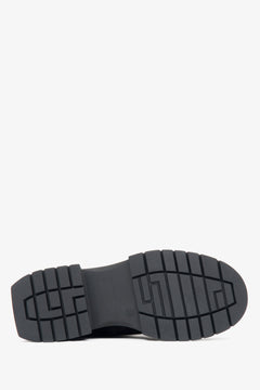 Schwarze Damen-Winterstiefeletten mit Wollfutter aus echtem Velours von Estro – Nahaufnahme der Sohle.