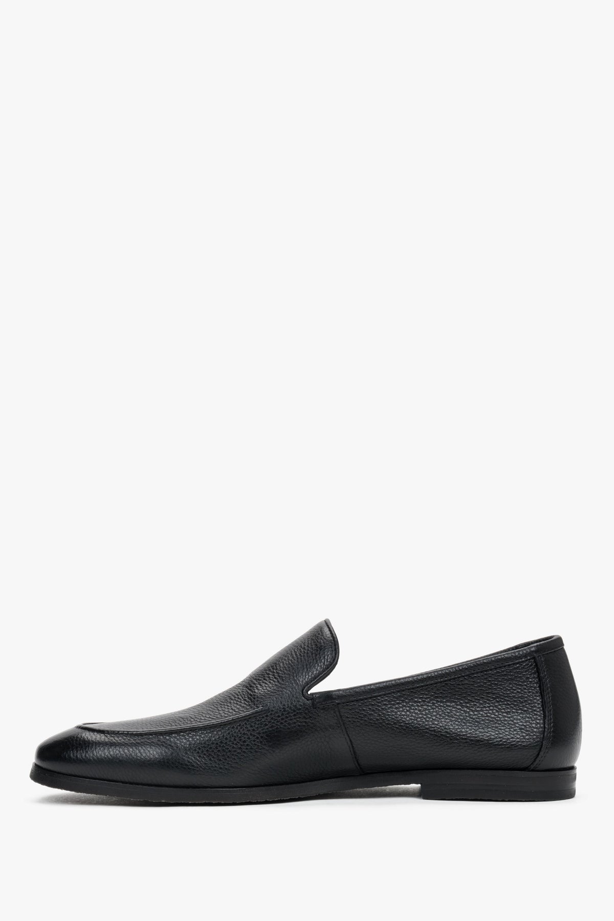 Seitenprofil der schwarzen Echtleder-Loafer von Estro.