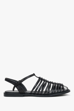 Schwarze Damen-Sandalen aus feinen Lederriemen im Fisherman-Stil.