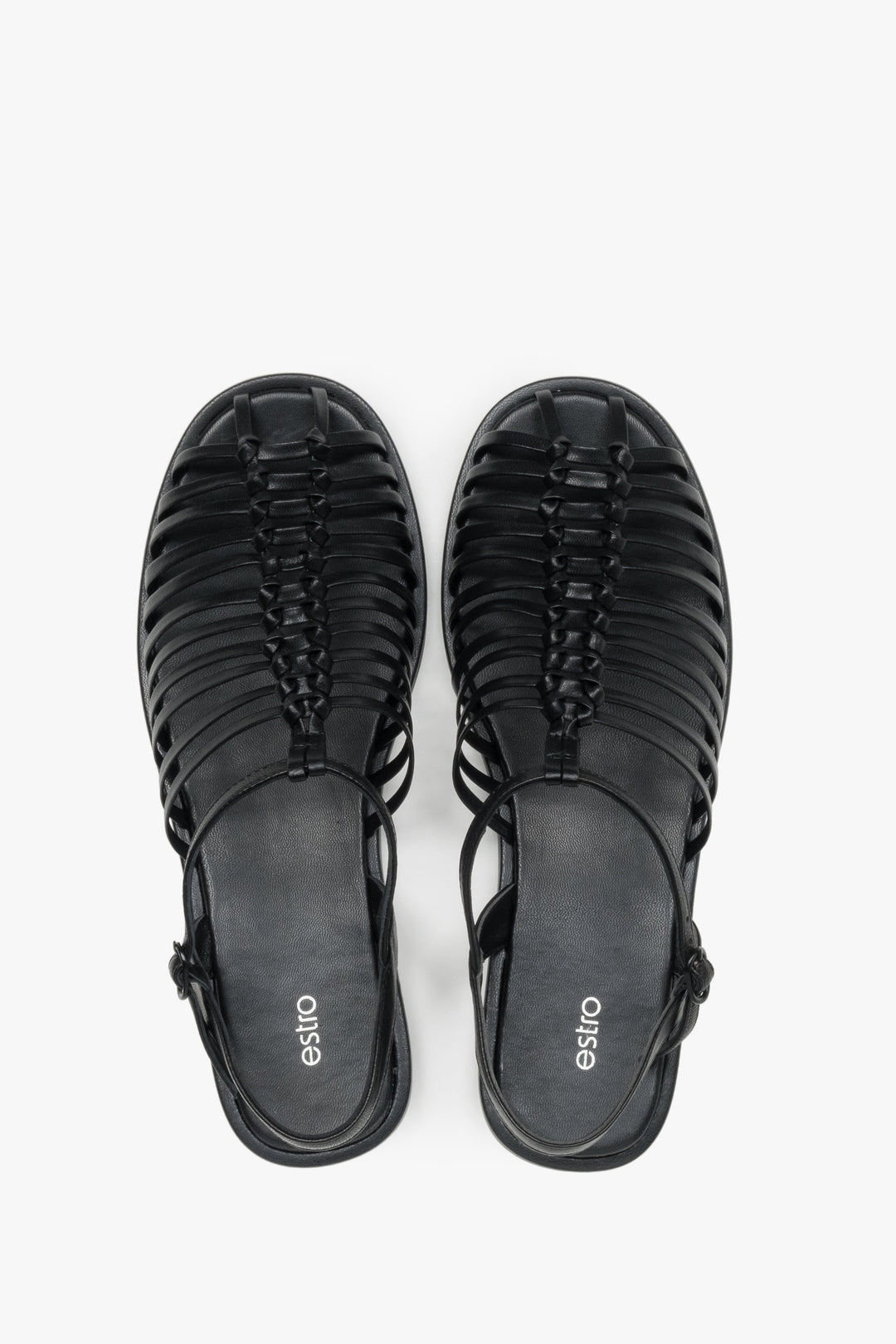 Schwarze Damen-Sandalen aus feinen Lederriemen im Fisherman-Stil.