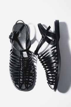 Schwarze Fisherman-Sandalen mit feinen Riemchen Estro ER00119453.