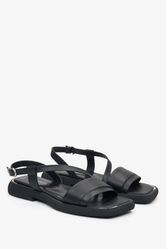 Schwarze flache Damen Sandalen aus Echtleder mit Komfortsohle.