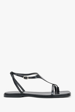 Schwarze flache Damen-Sandalen aus echtem Leder in seitlicher Profilansicht