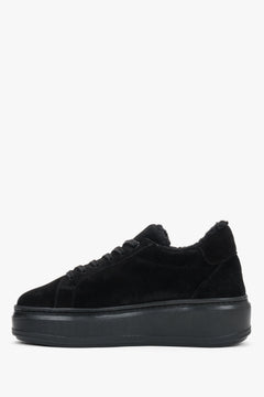 Seitliche Perspektive der schwarzen Damen-Sneaker aus Echtleder