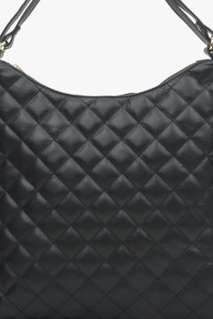 Gesteppte schwarze Ledertasche für Damen.