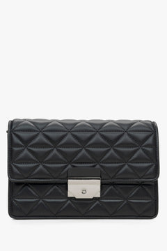 Schwarze gesteppte Damen-Schultertasche aus Leder mit edlen Silberdetails Estro ER00115791.