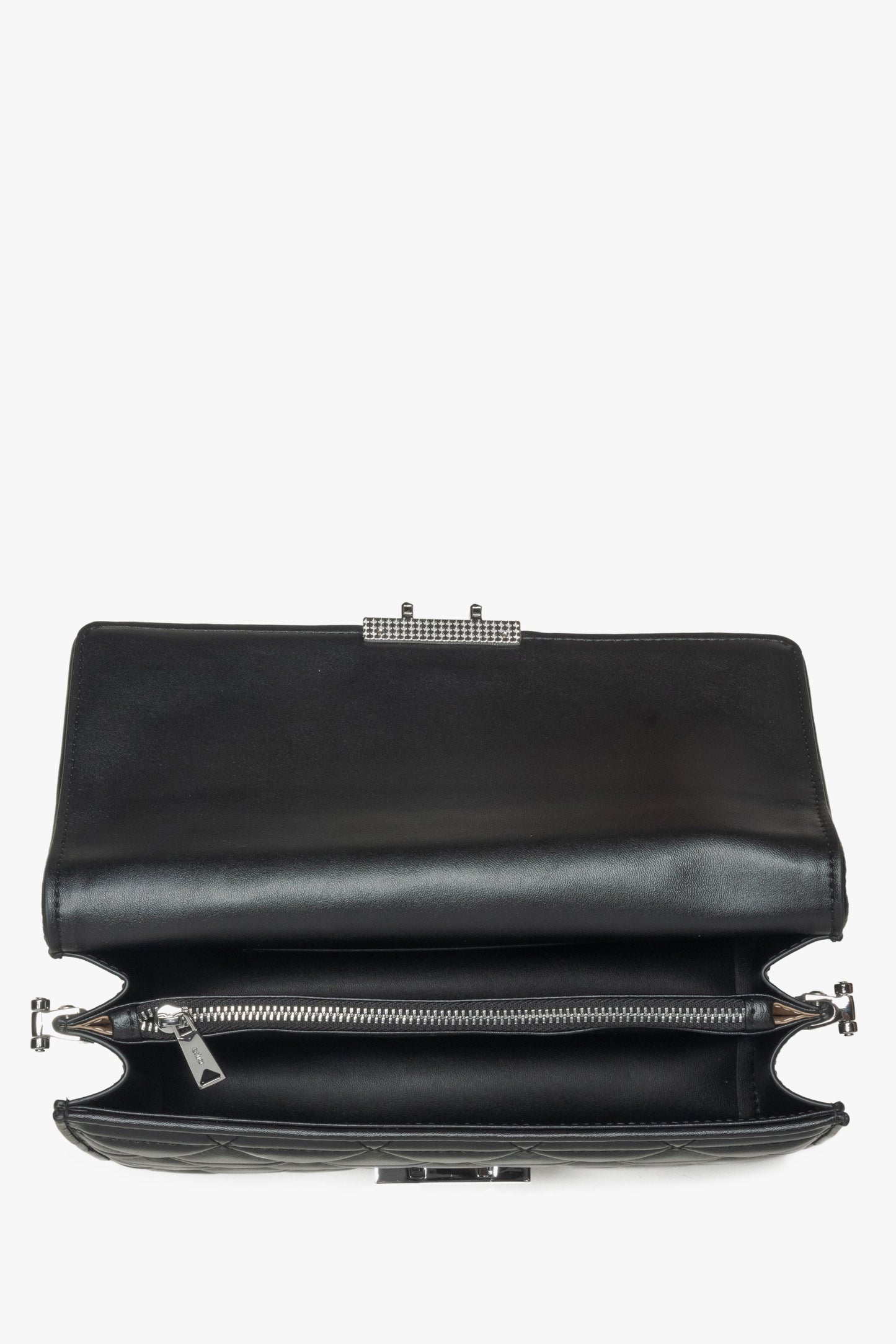 Schwarze Damen-Leder-Umhängetasche von Estro – Nahaufnahme des Innenraums des Modells.